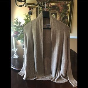 Cardigan in great condition, great for cool nights